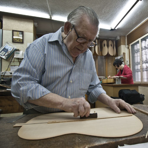 Manuel Reyes | Luthier Guitars World